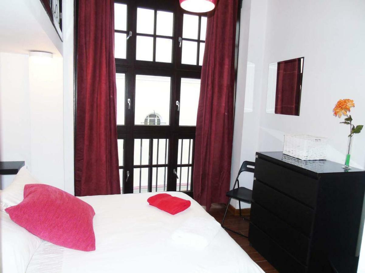 Apartamentos C/Carreteria Malaga Luaran gambar