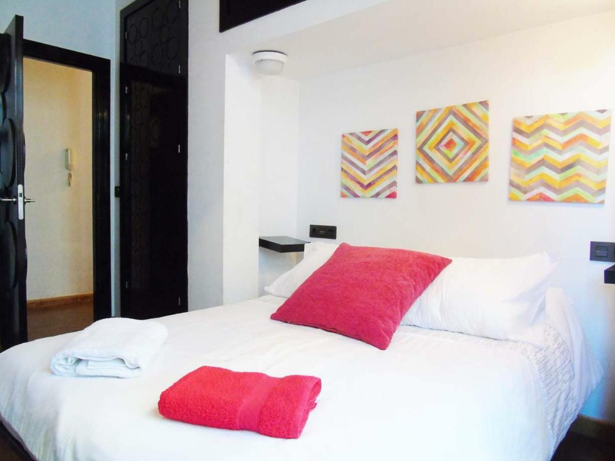 Apartamentos C/Carreteria Malaga Luaran gambar